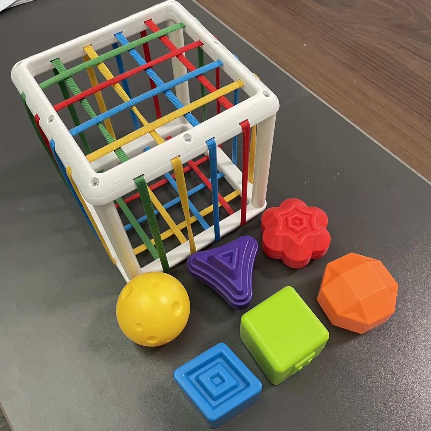 Jouet d'Éveil Sensoriel Montessori | Cube de Tri Élastique Arc-en-Ciel